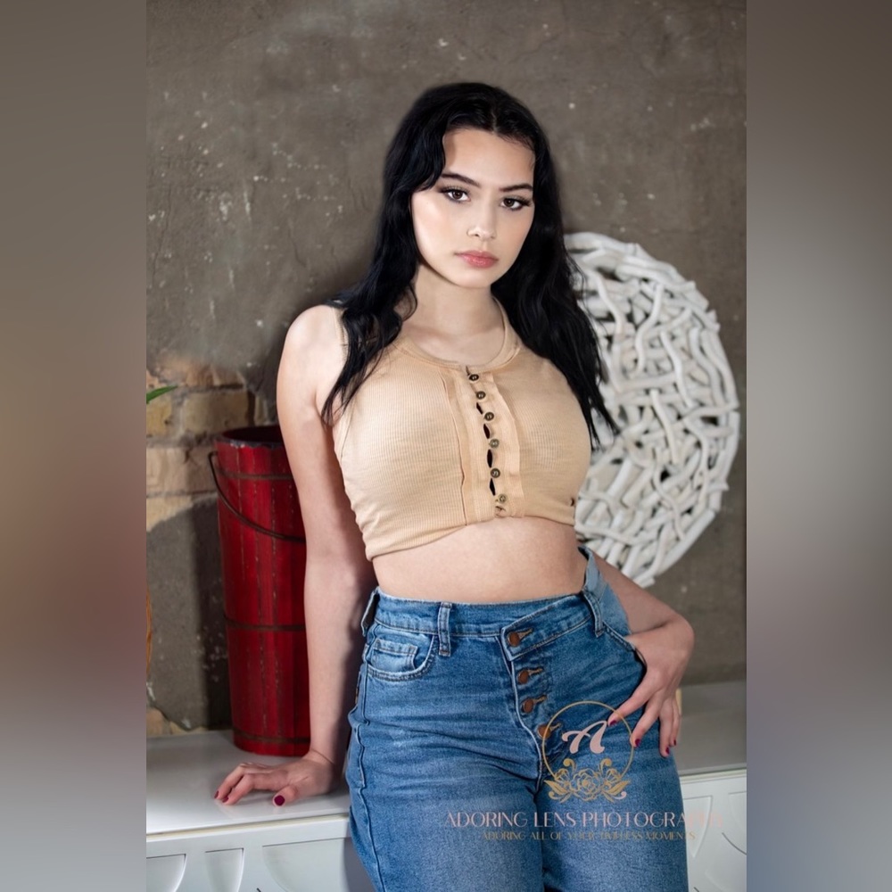 NEW Boutique Item-Posh-Sass SLEEVELESS BUTTON DOWN RIB KNIT CROP TOP